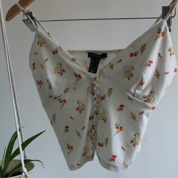 White Floral Cropped Cami - Picture 3 of 4